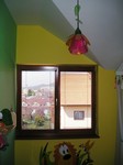 okno pod šikminou-dětský pokoj-foto