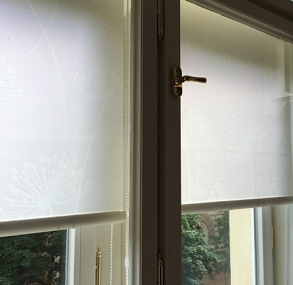 Designové navíjecí rolety jako decentní zastínění oken