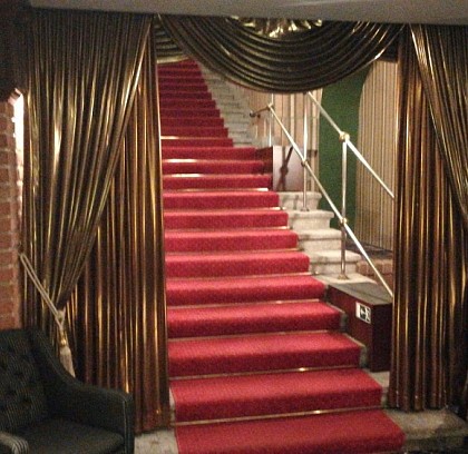 Efektní a luxusní dekorace s oslnivým zlatým leskem pro Grandhotel Pupp