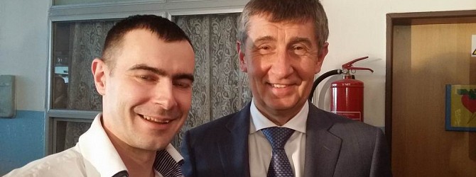 •	Mlžná komora v gymnáziu Opatov s našimi blackoutovými (temnícími) závěsy