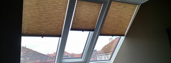 Střešní okna v pracovně s ideálním stíněním - plisse žaluziemi